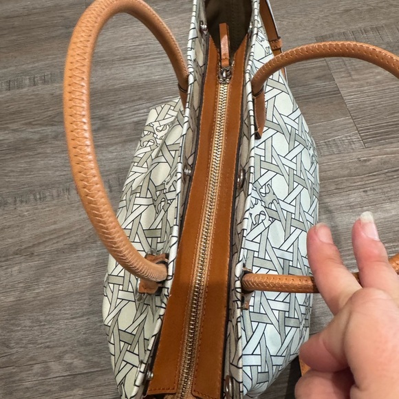 Tory Burch Canvas Basketweave New Ivory Basketweave Tote Crossbody Bag - Picture 7 of 8